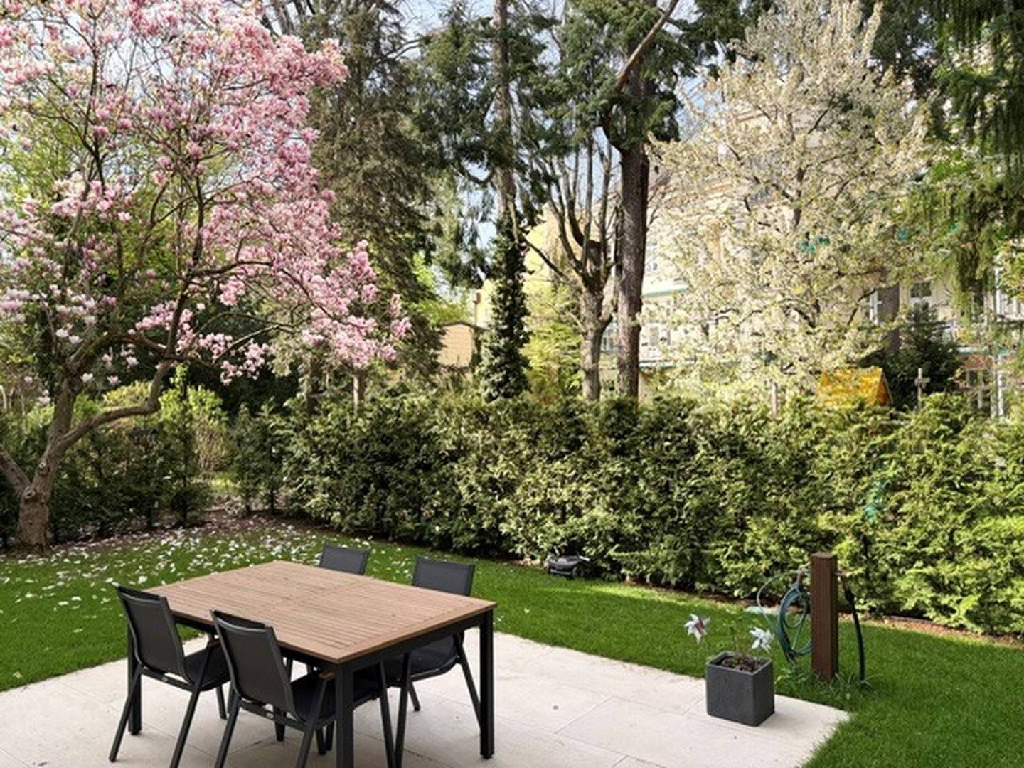 Erdgeschosswohnung with private garden in Alt Hietzing