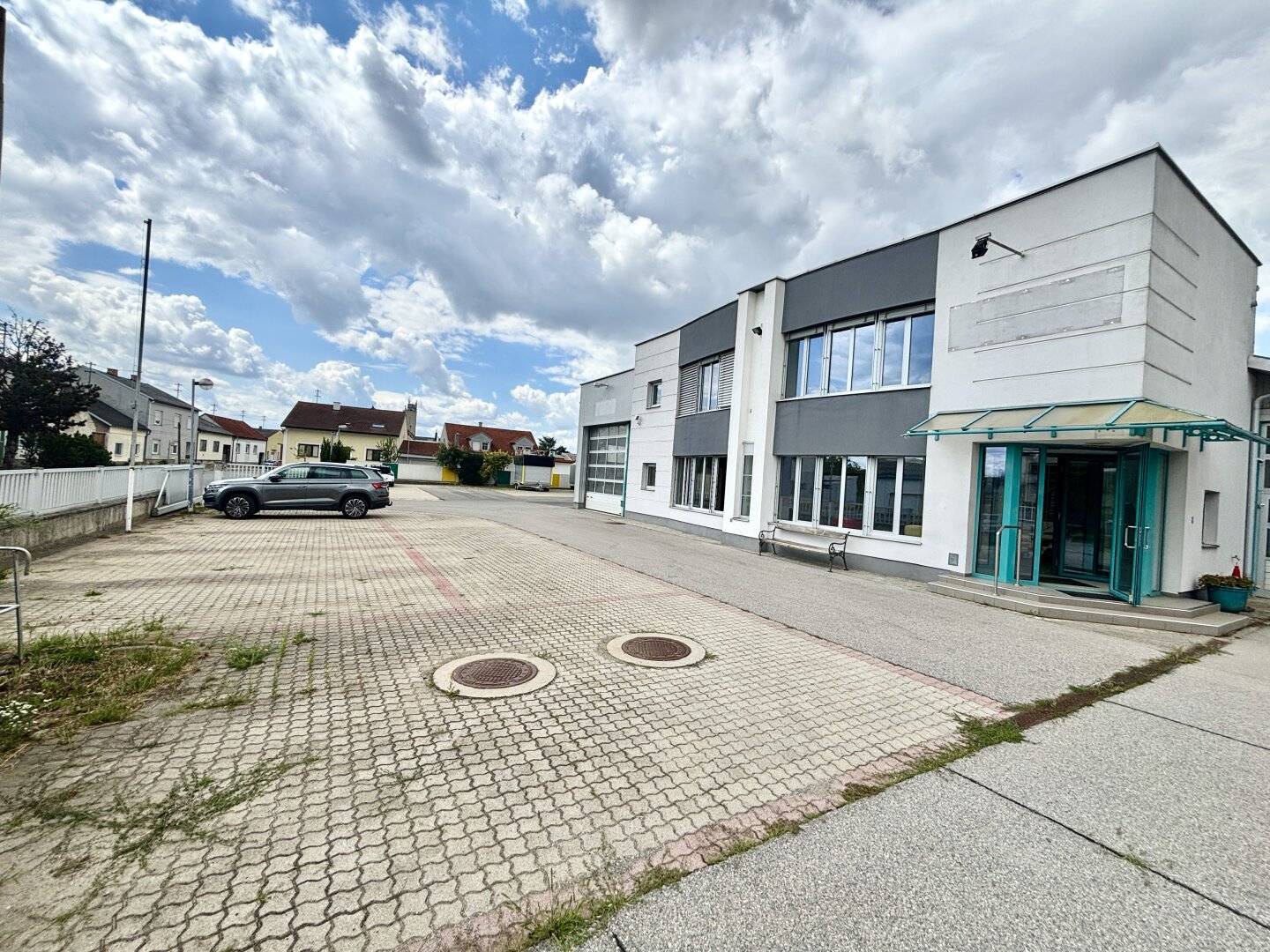 GOLS – REPRÄSENTATIVES BÜRO- UND GEWERBEOBJEKT MIT LAGER, GROSSZÜGIGEN FREIFLÄCHEN UND ERWEITERUNGSPOTENZIAL