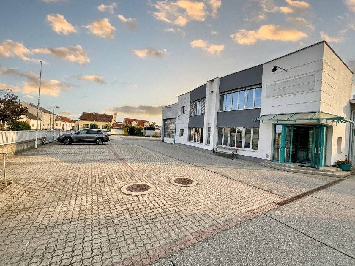 GOLS – REPRESENTATIVE OFFICE AND COMMERCIAL PROPERTY WITH STORAGE, SPACIOUS OUTDOOR AREAS AND EXPANSION POTENTIAL