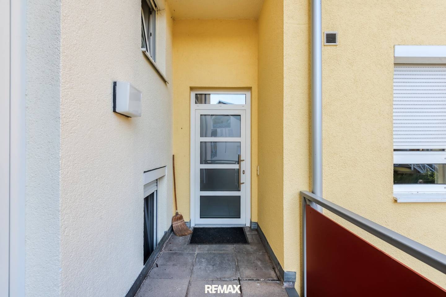 Condominium approx. 85 m² with loggia, soapstone stove and garage in Attnang Puchheim for sale