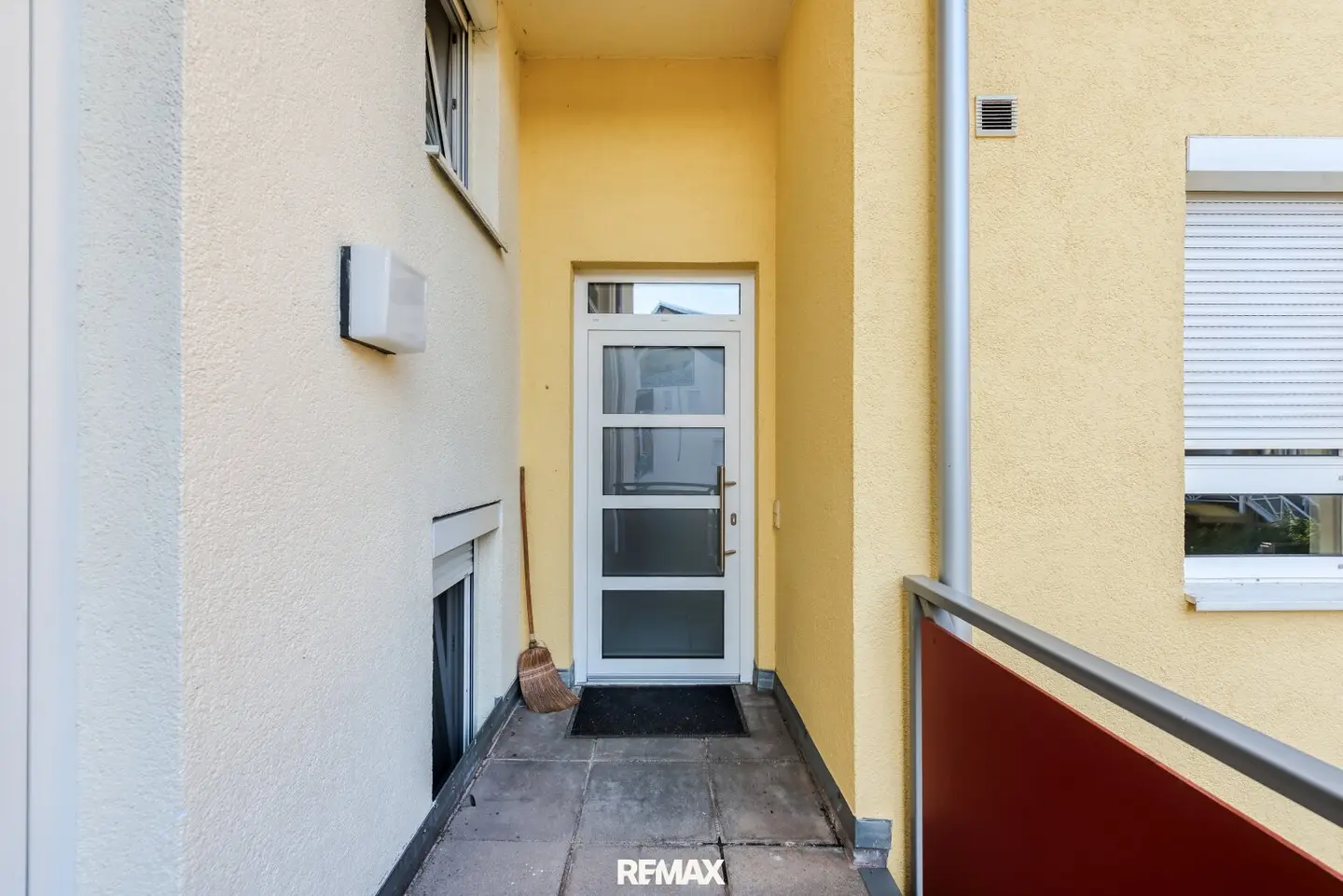 Condominium approx. 85 m² with loggia, soapstone stove and garage in Attnang Puchheim for sale