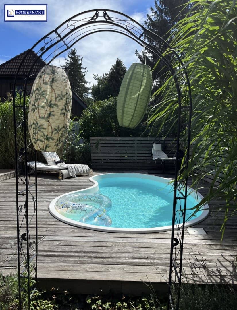 Wohnen wie im exquisiten Urlaub! Pool, Terrasse, Sonne und Privatsphäre