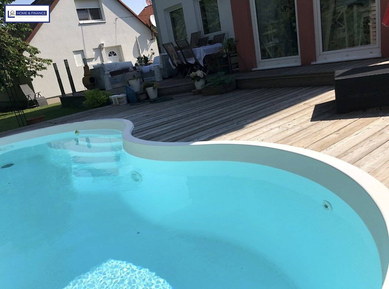 Wohnen wie im exquisiten Urlaub! Pool, Terrasse, Sonne und Privatsphäre