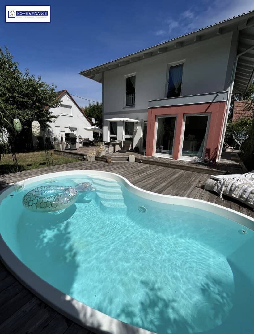 Wohnen wie im exquisiten Urlaub! Pool, Terrasse, Sonne und Privatsphäre