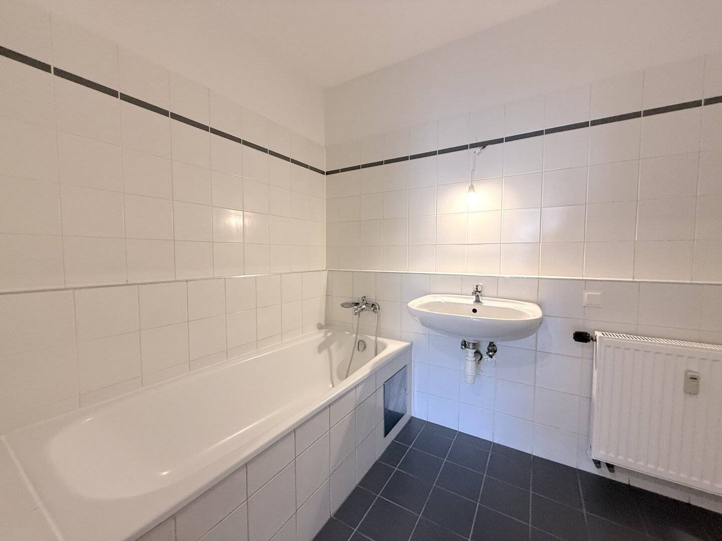 Handelskai | Courtyard-side two-room apartment on the 5th lift floor for sale