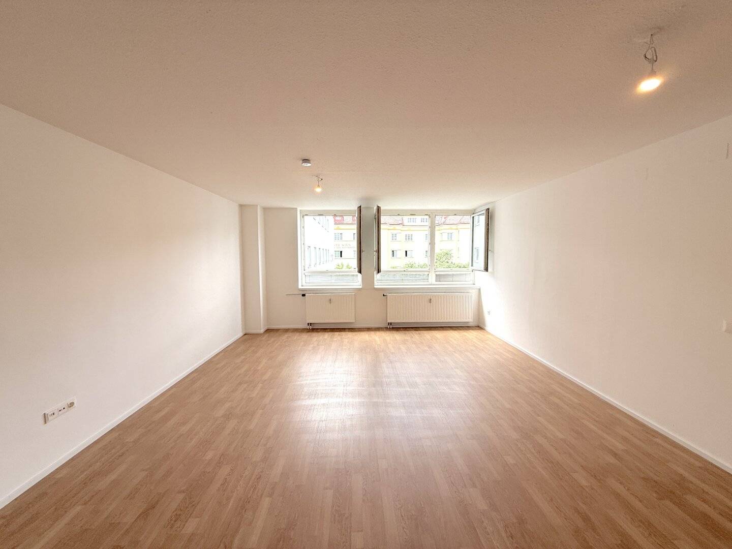 Handelskai | Courtyard-side two-room apartment on the 5th lift floor for sale