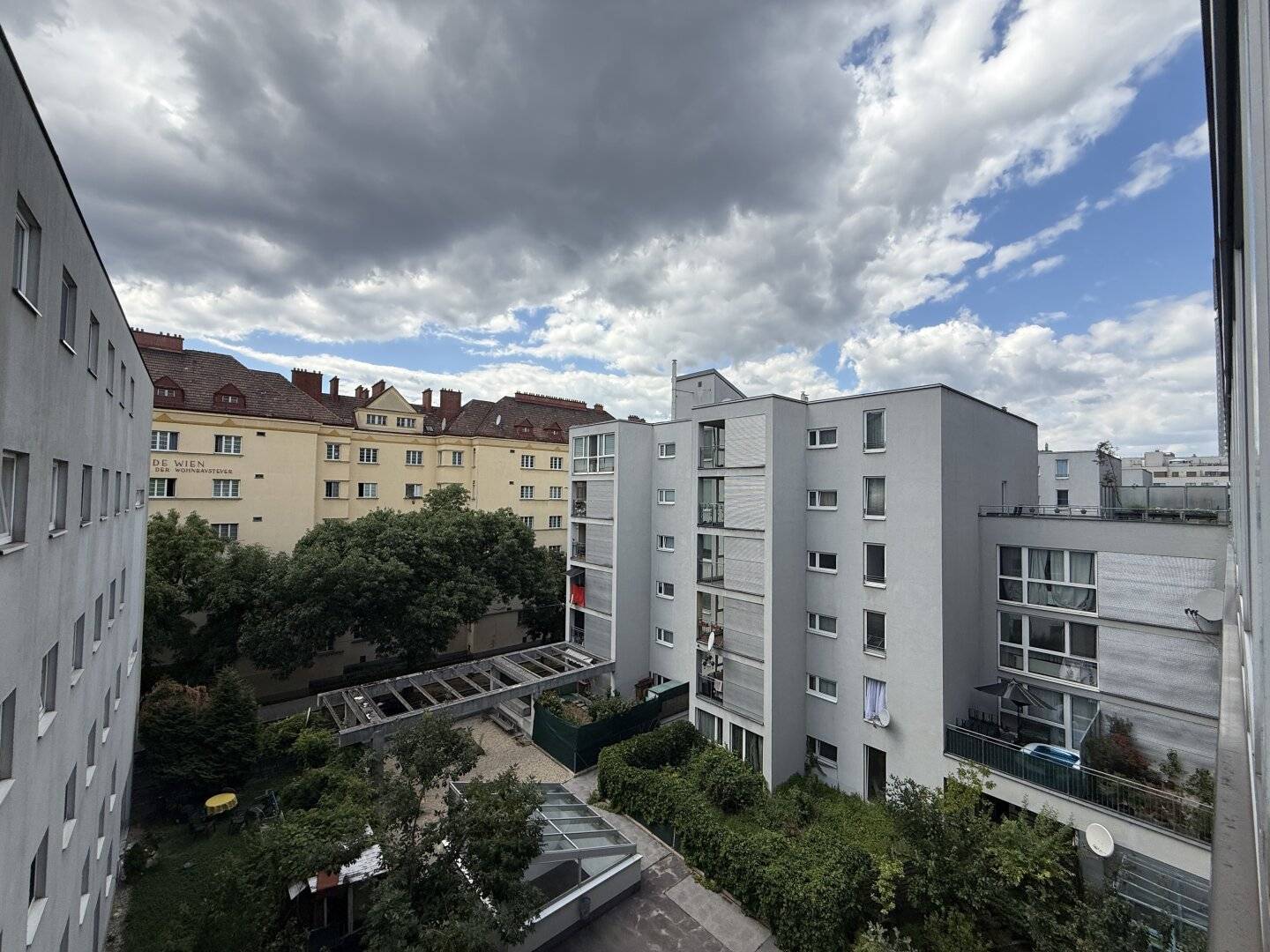 Handelskai | Courtyard-side two-room apartment on the 5th lift floor for sale
