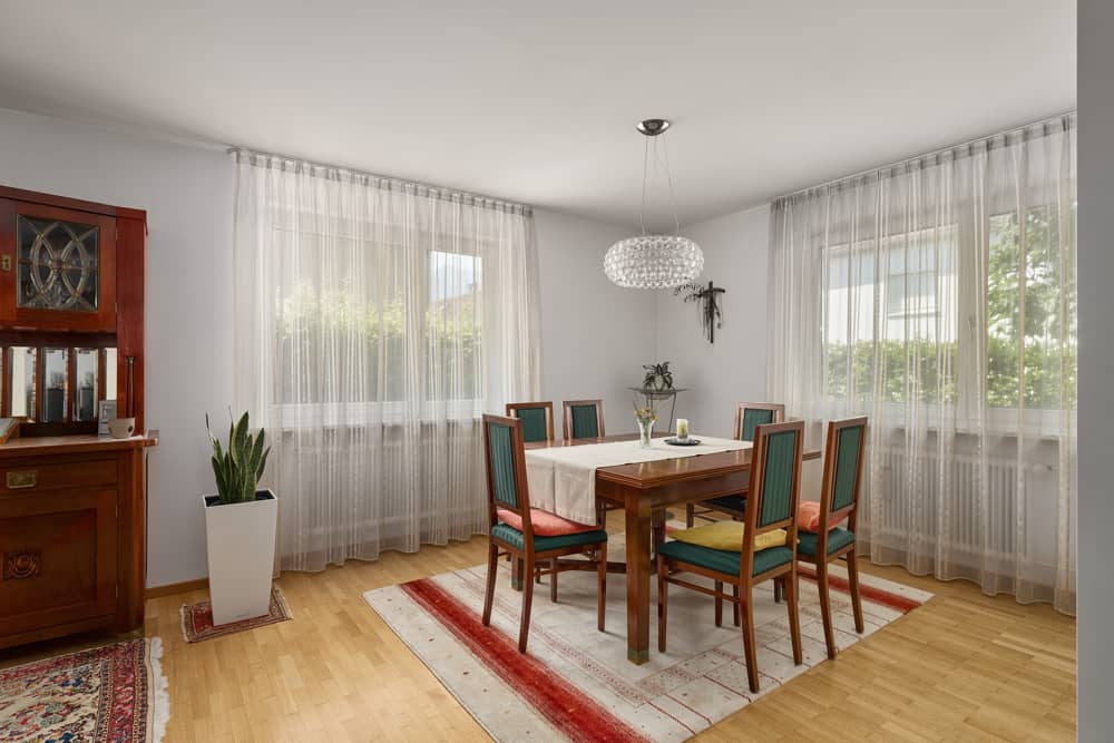 Familienwohnung mit großem Garten und Garage