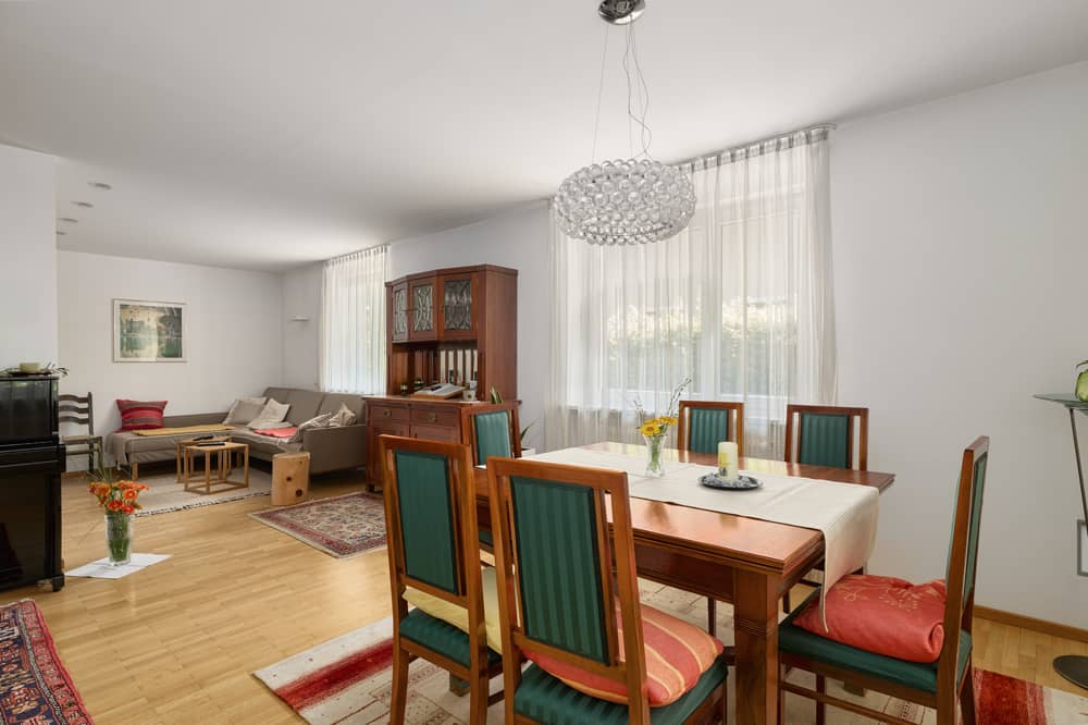 Familienwohnung mit großem Garten und Garage