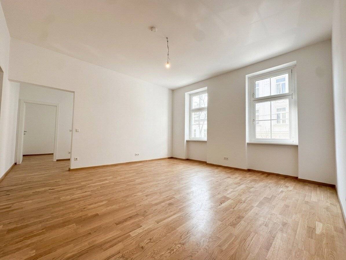 Spacious old building apartment in a quiet location of Vienna - Liesing