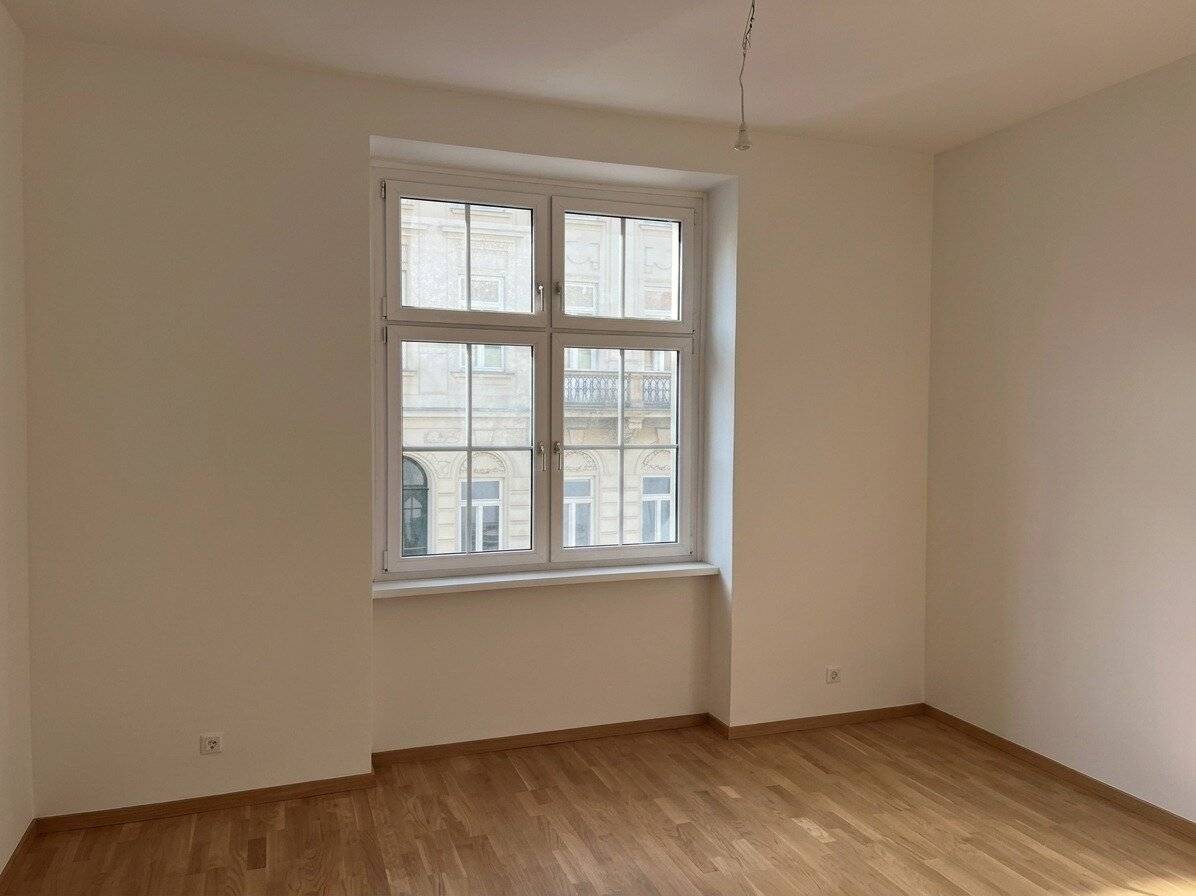 Spacious old building apartment in a quiet location of Vienna - Liesing