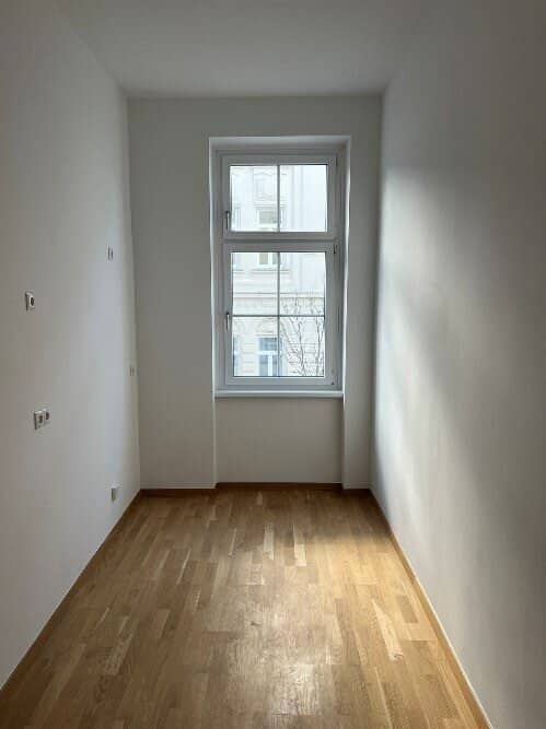 Spacious old building apartment in a quiet location of Vienna - Liesing