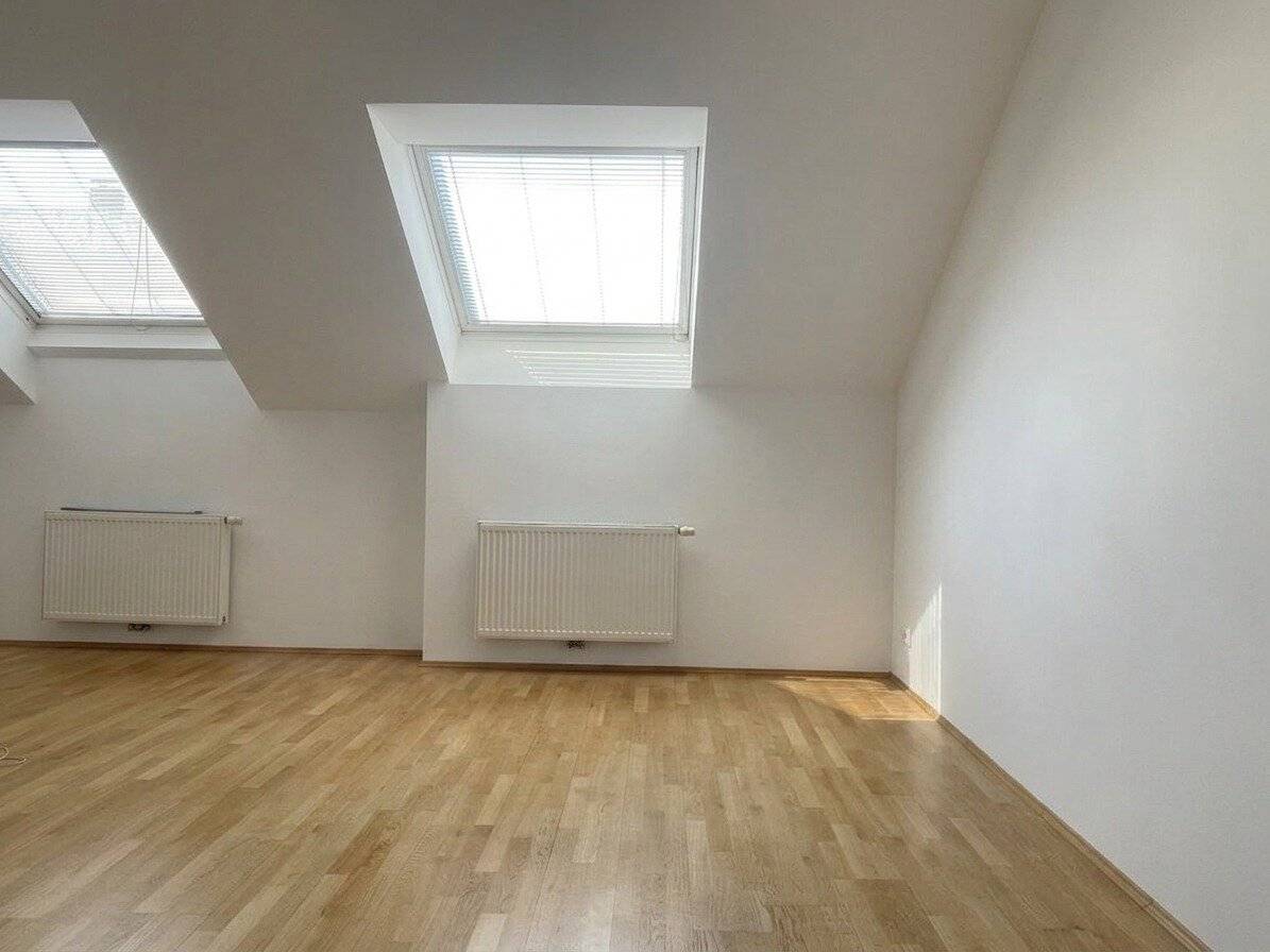 AIR CONDITIONED ATTIC APARTMENT - 85.07 m² TO FEEL AT HOME IN LINZ URFAHR