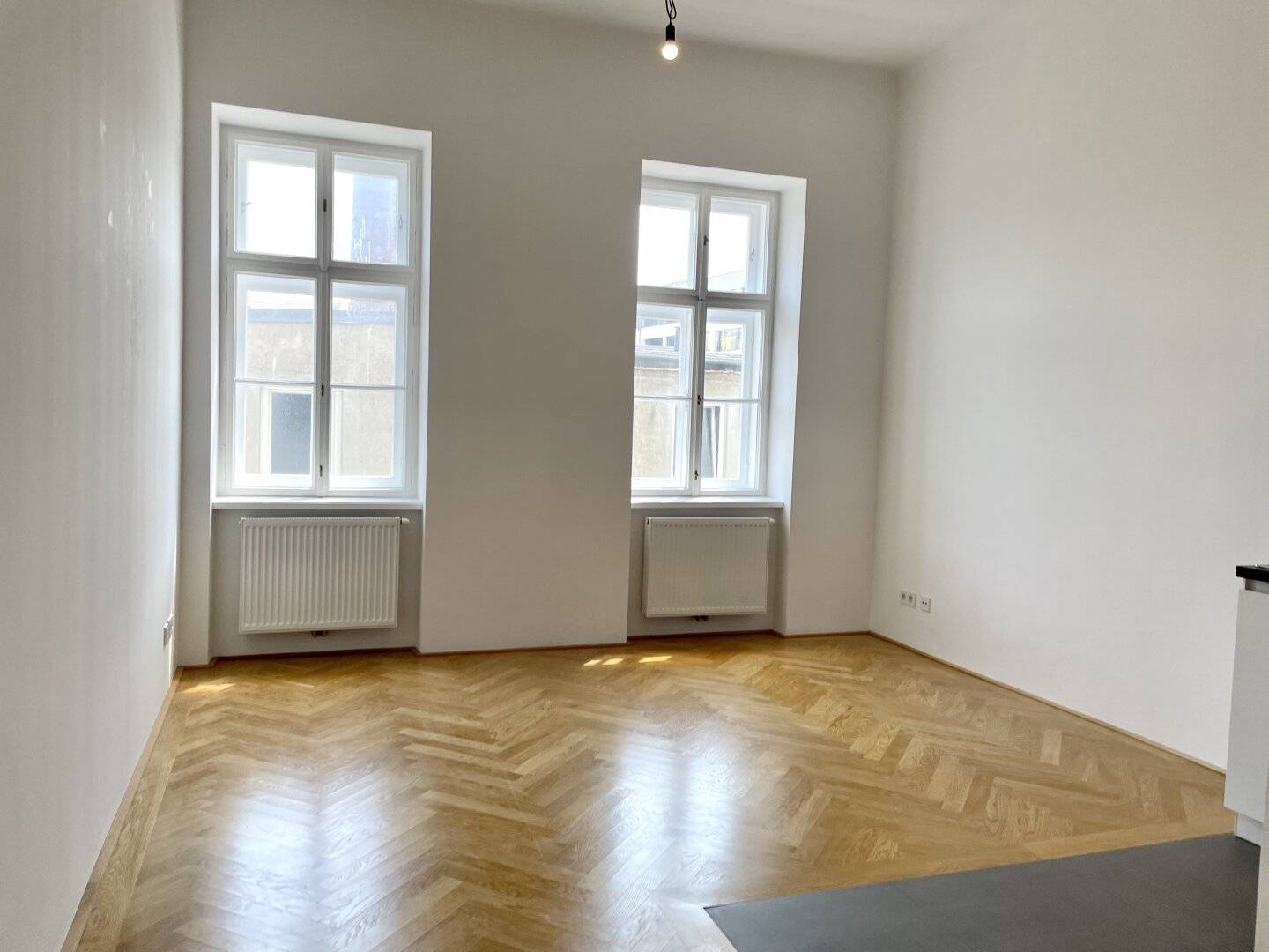 Charming 2-room apartment in revitalized old building - near Meidlinger Market