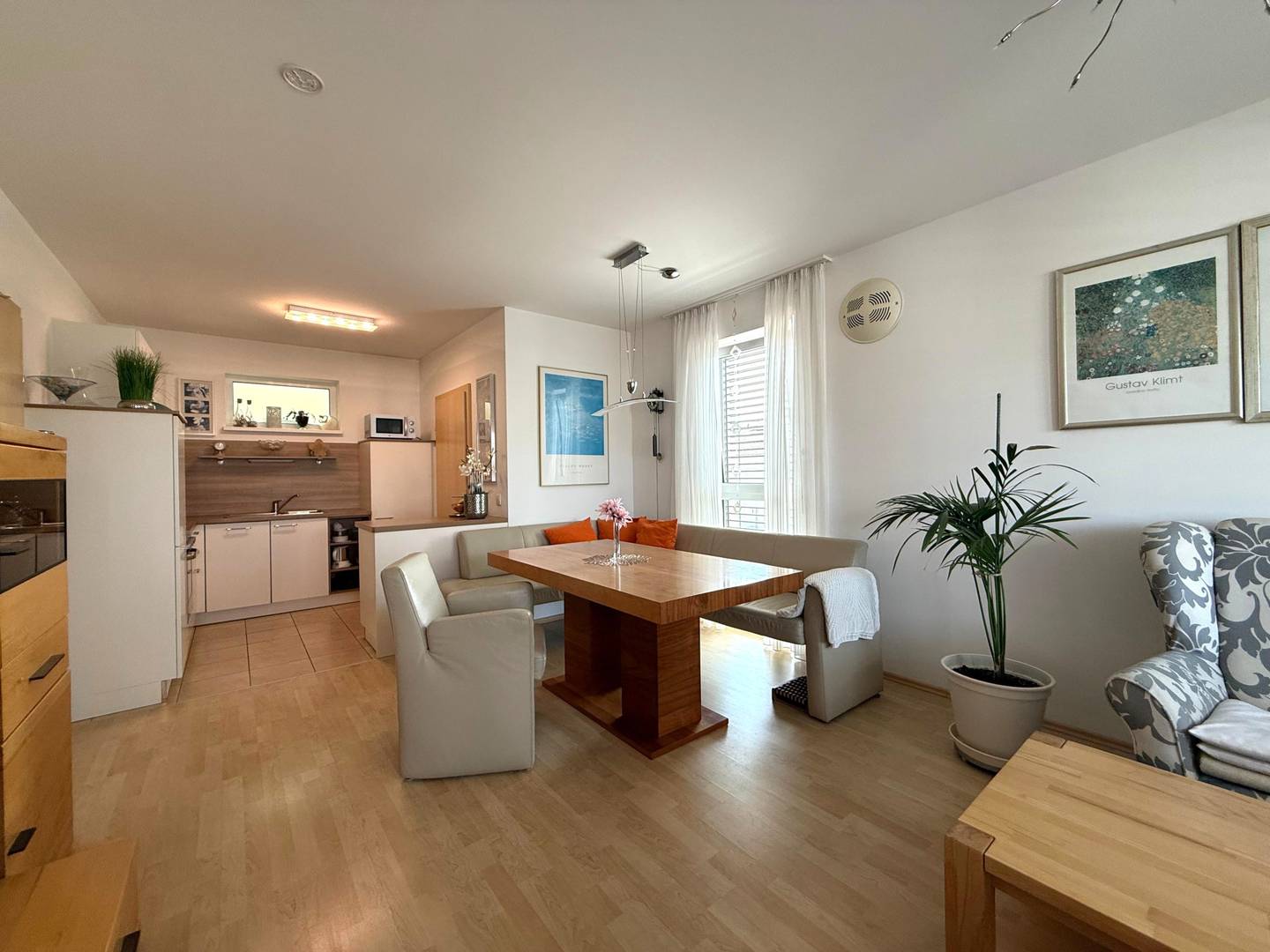 Apartment with large sunny loggia and underground parking