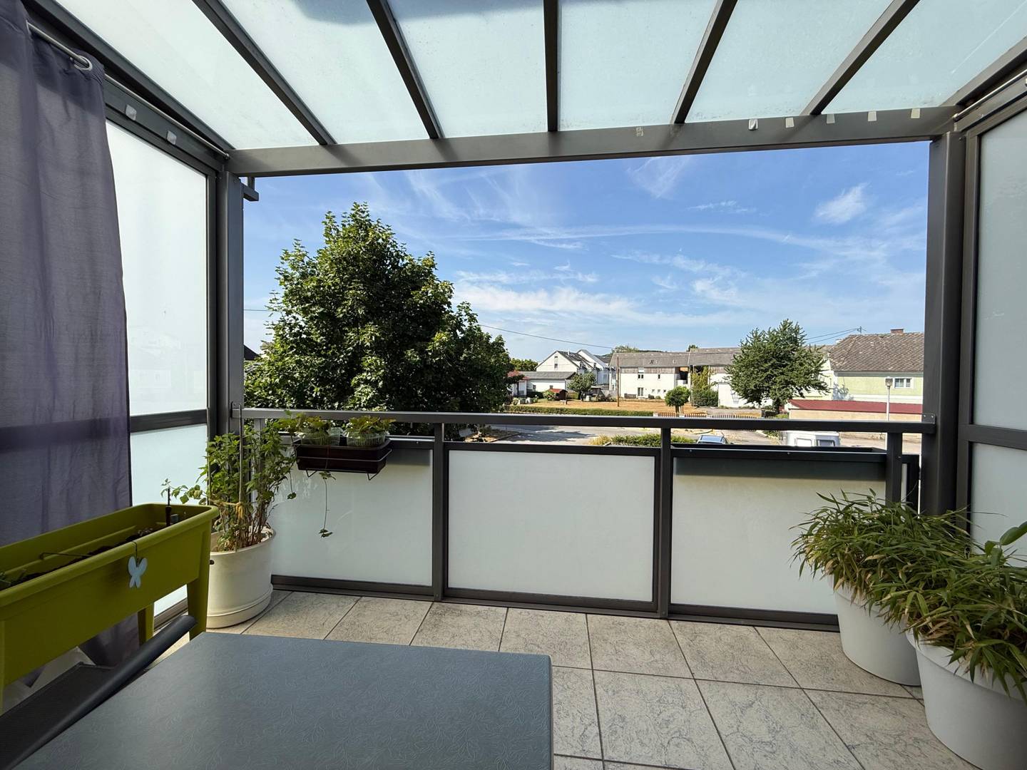 Apartment with large sunny loggia and underground parking
