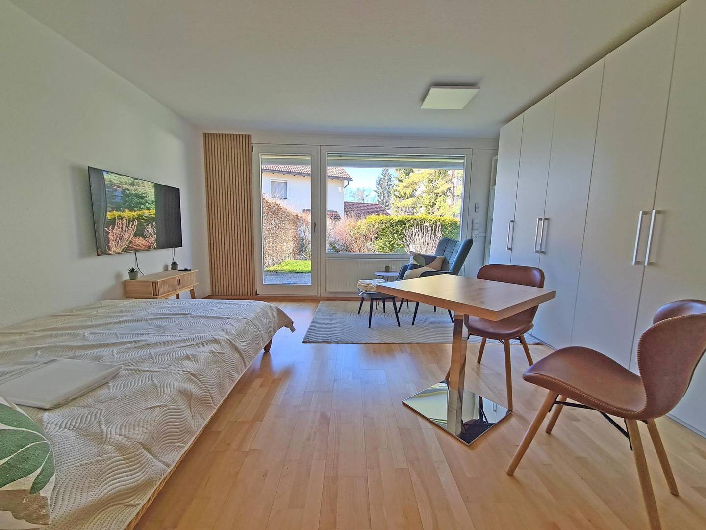 Fully furnished apartment near the lake in a quiet location