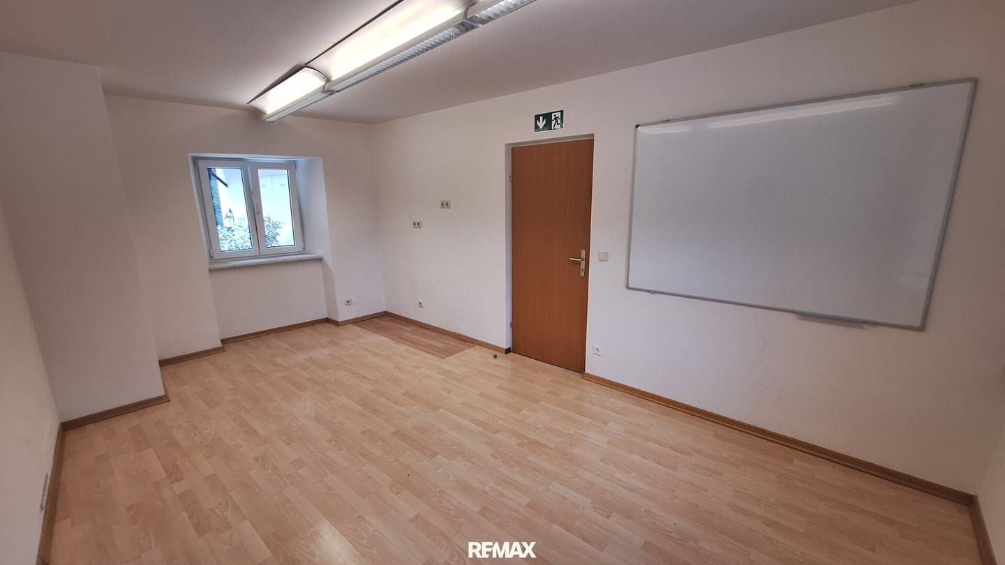 Versatile commercial space with storage or office character in Lilienfeld