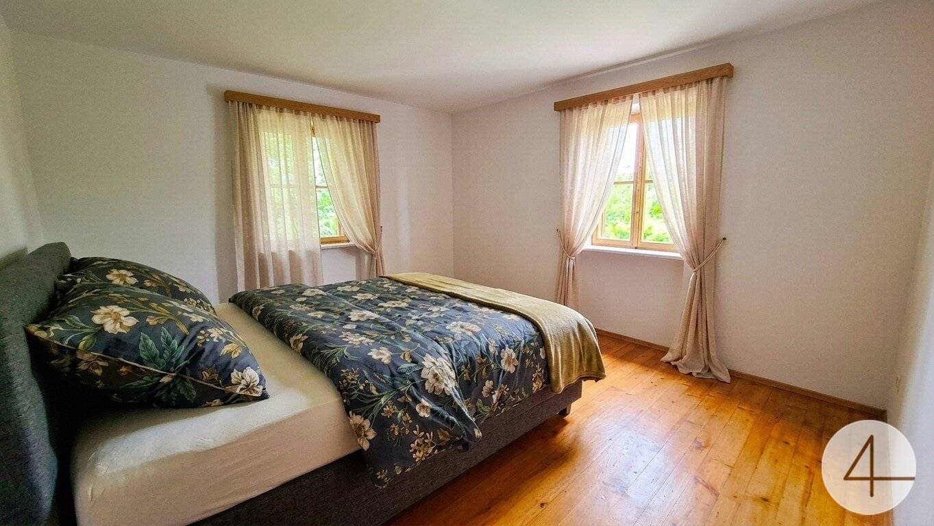 Sanierungsbedürftiger Reiterhof in Alleinlage