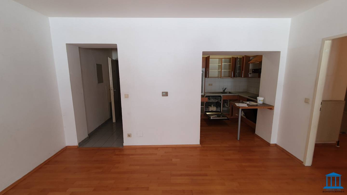 Rental apartment near the station including fitted kitchen with view of the pedestrian zone