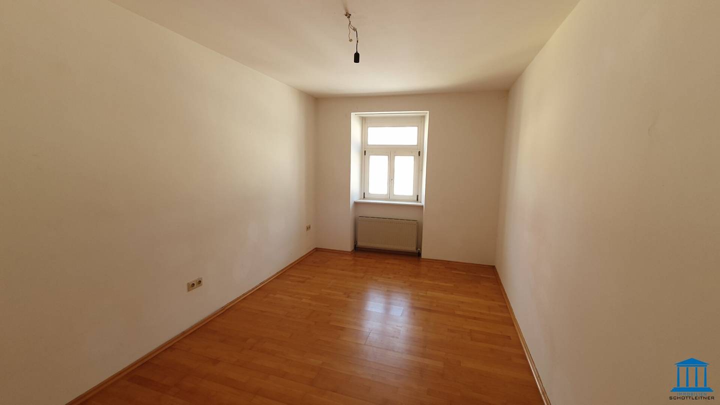 Rental apartment near the station including fitted kitchen with view of the pedestrian zone