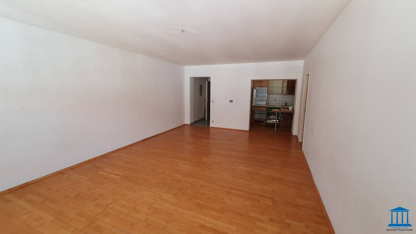 Rental apartment near the station including fitted kitchen with view of the pedestrian zone