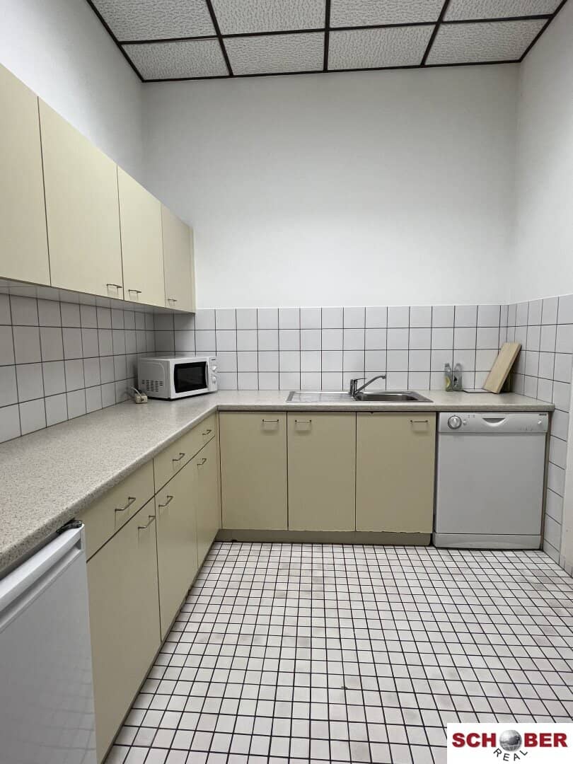 Furnished office / 1 room / car parking space possible