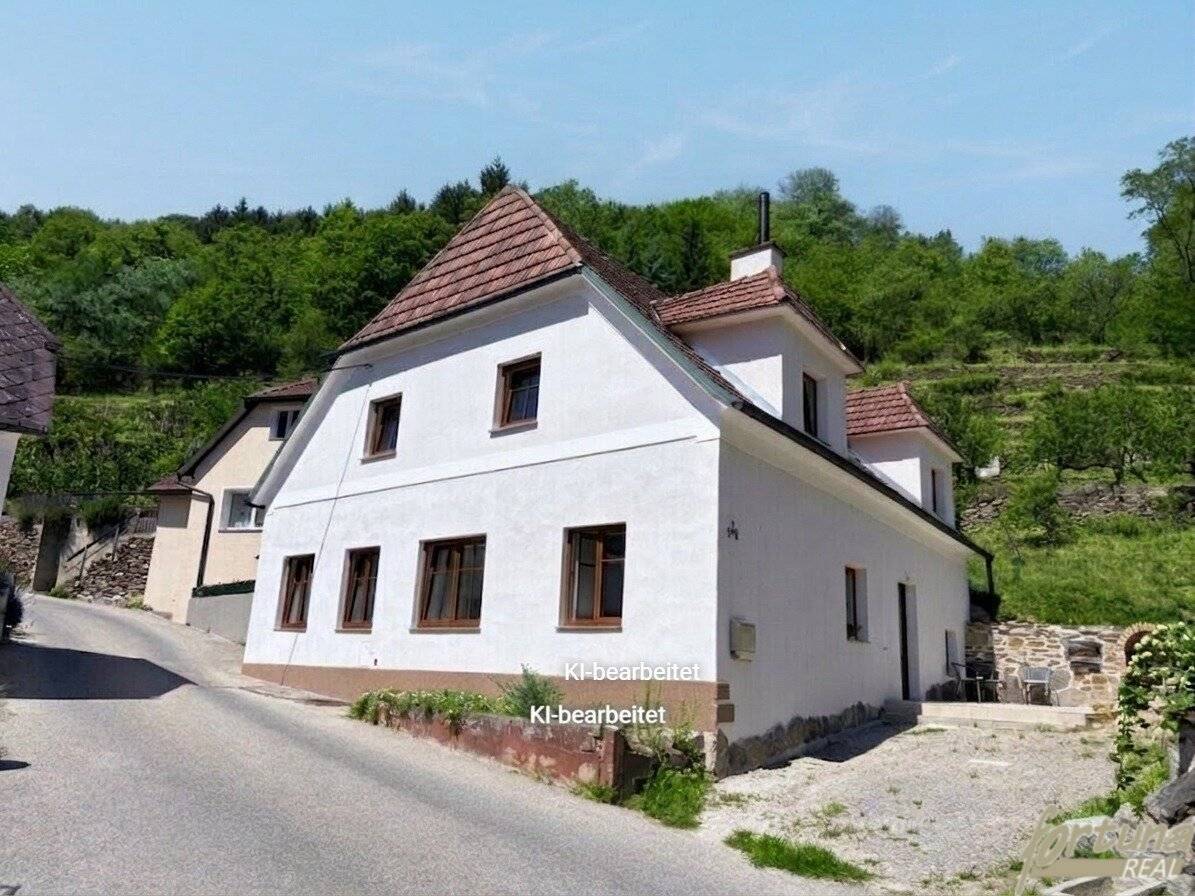 Wachau romance: country house with terraced plot – Danube view from the upper plot area