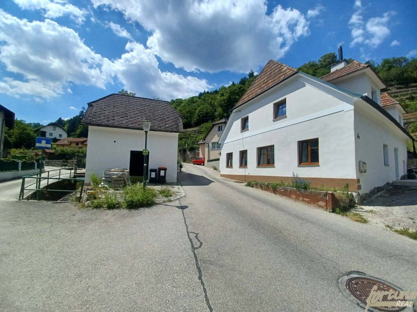 Wachau romance: country house with terraced plot – Danube view from the upper plot area