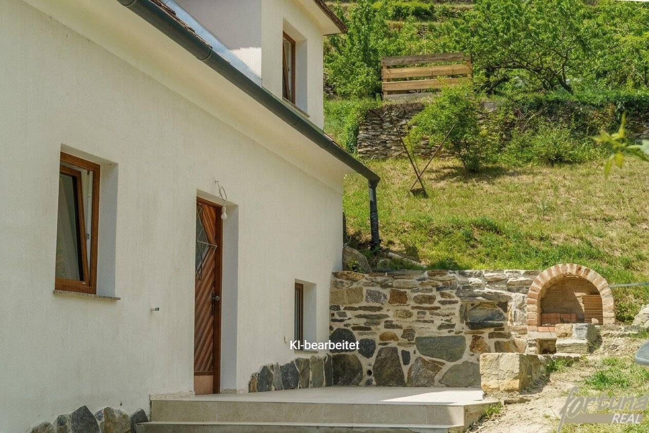 Wachau romance: country house with terraced plot – Danube view from the upper plot area