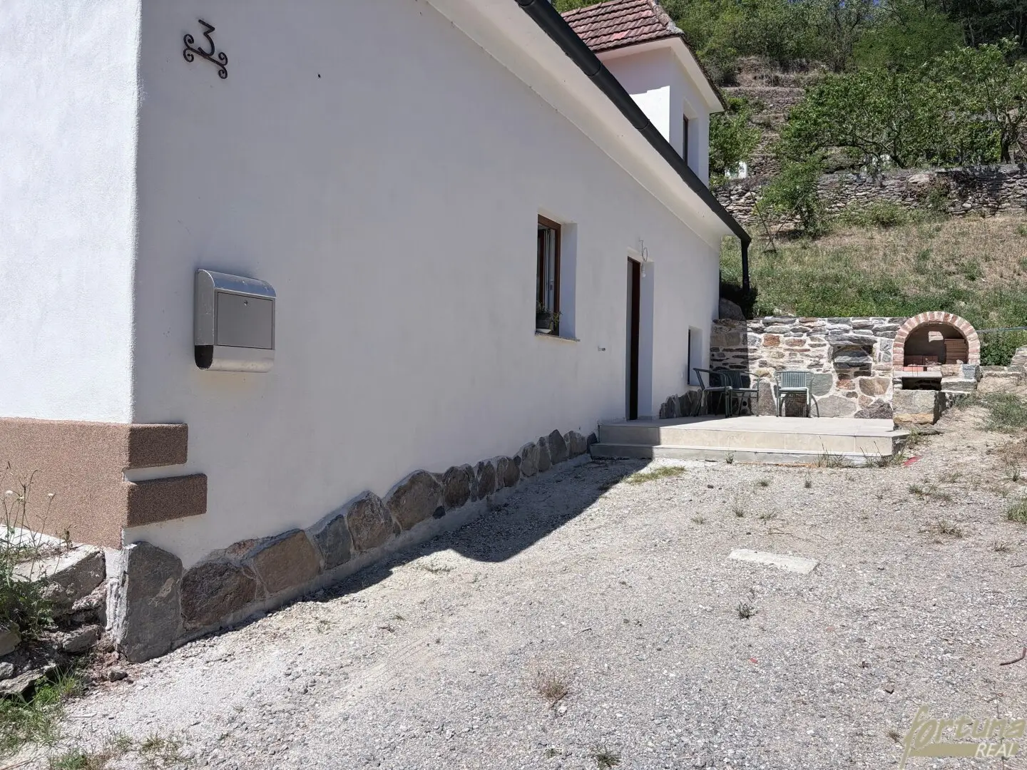 Wachauromantik: Landhaus mit terrassenförmigem Grundstück – Donaublick vom oberen Grundstücksbereich