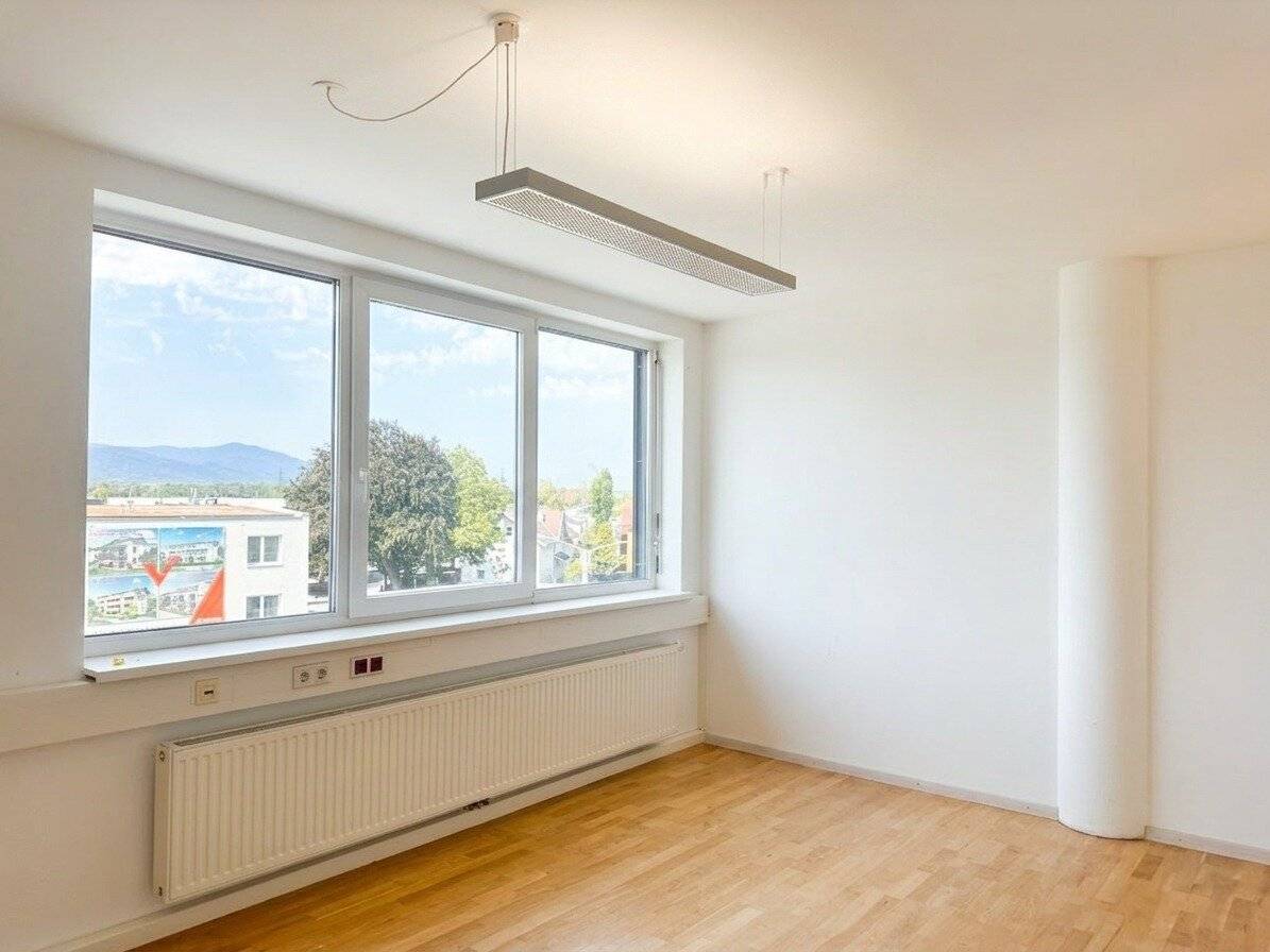 Shared Office in central location