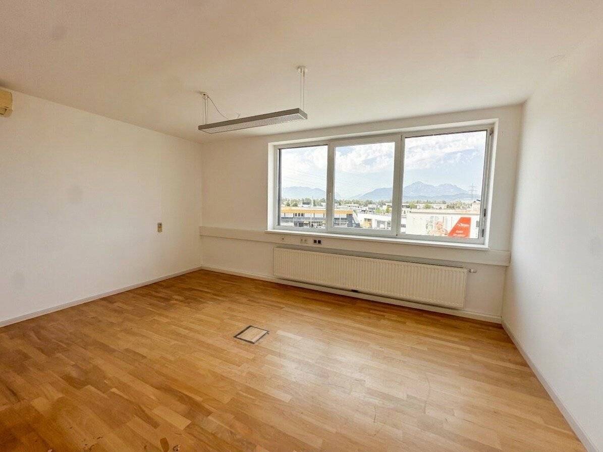 Shared Office in central location