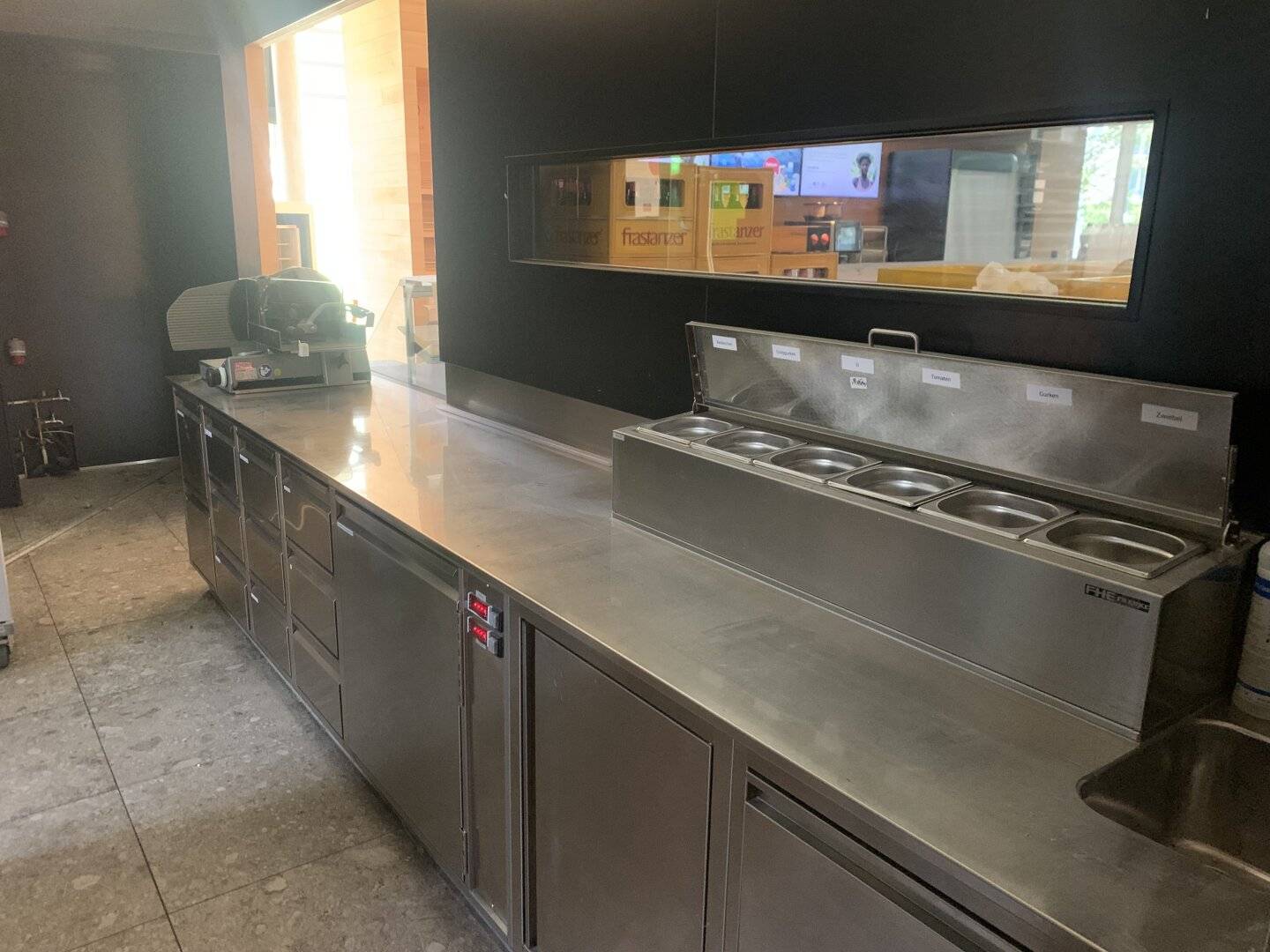 The ideal addition for the region: Available gastro shop space directly at MPREIS, St. Gallenkirchen