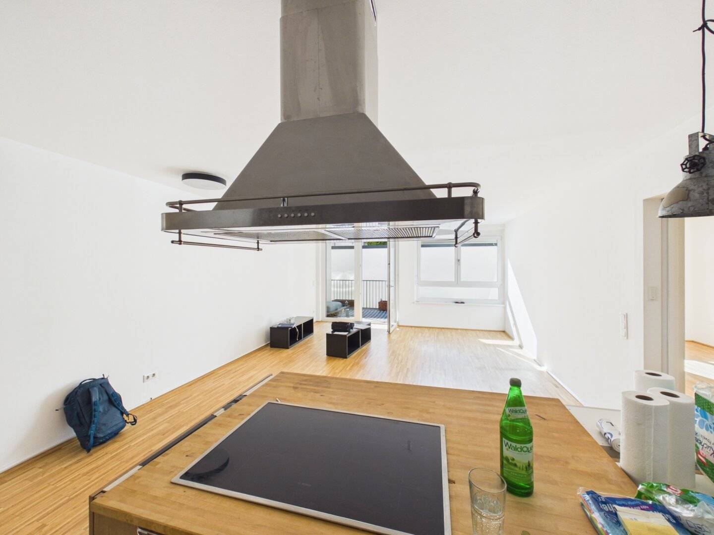 quiet 4-room apartment with covered balcony in the 10th district