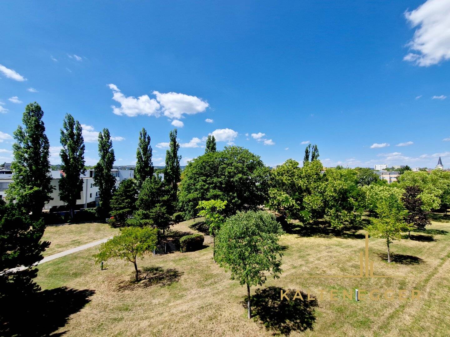 Spacious 2-room attic apartment with west-facing terrace and great view