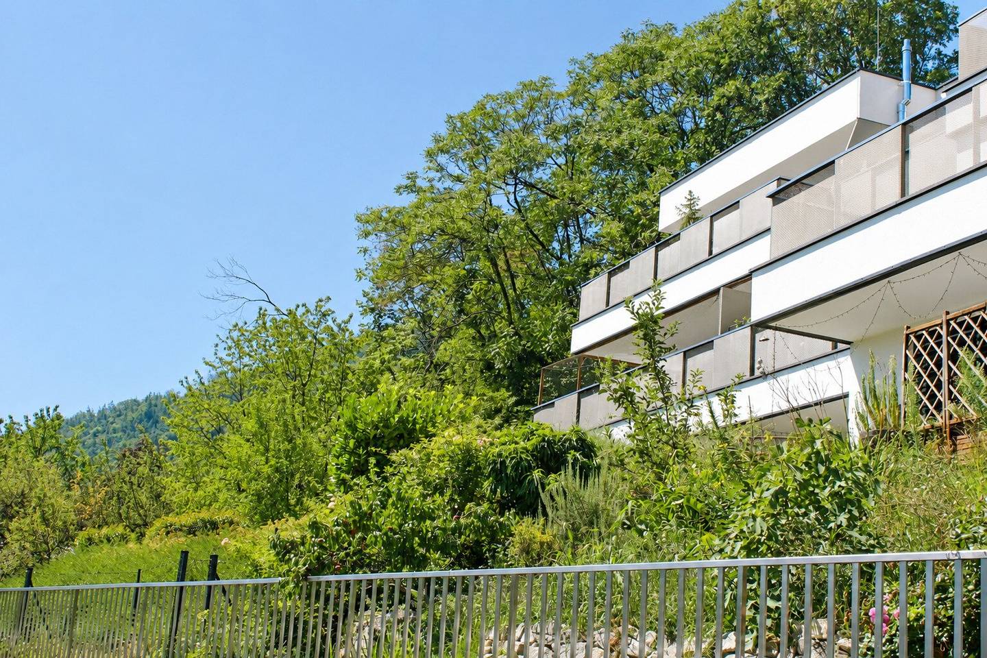 Garden bliss in Graz-Gösting: Stylish 3-room apartment with garden and 30 m² balcony