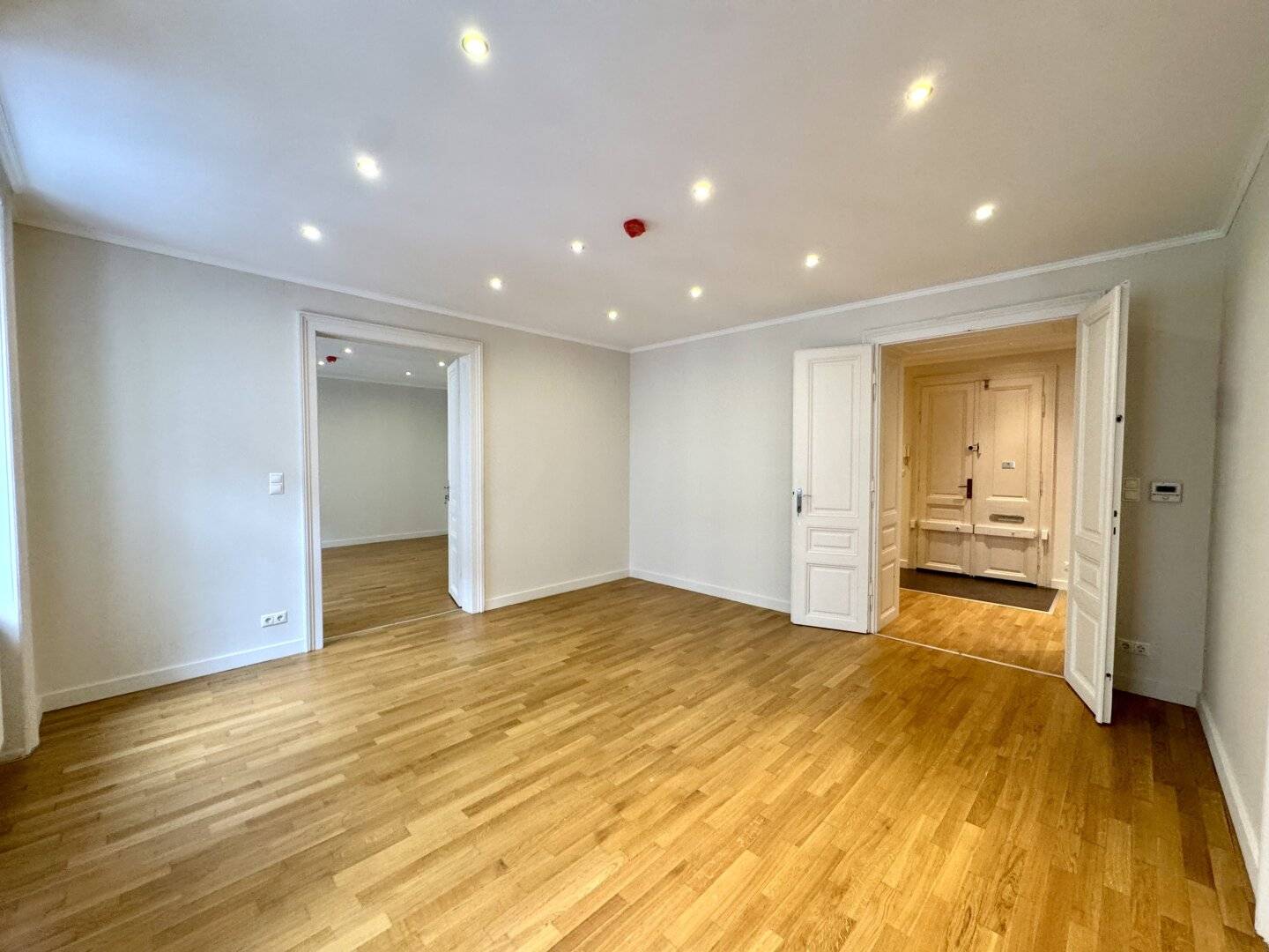 NEW! 3-room period apartment in top condition near Mariahilferstraße for rent! NO flatshares!