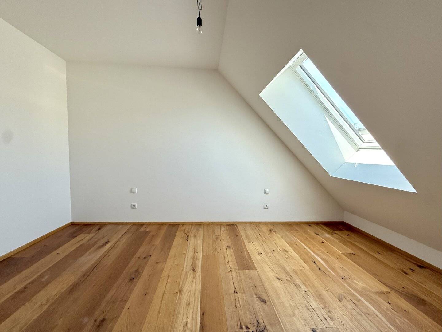Bezugsfertige 3-Zimmer-Maisonette mit Balkon – Erstbezug in ruhiger Grünlage in Neu-Essling