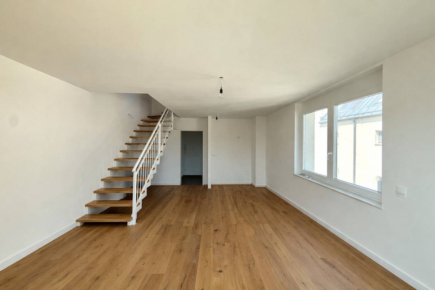 Bezugsfertige 3-Zimmer-Maisonette mit Balkon – Erstbezug in ruhiger Grünlage in Neu-Essling