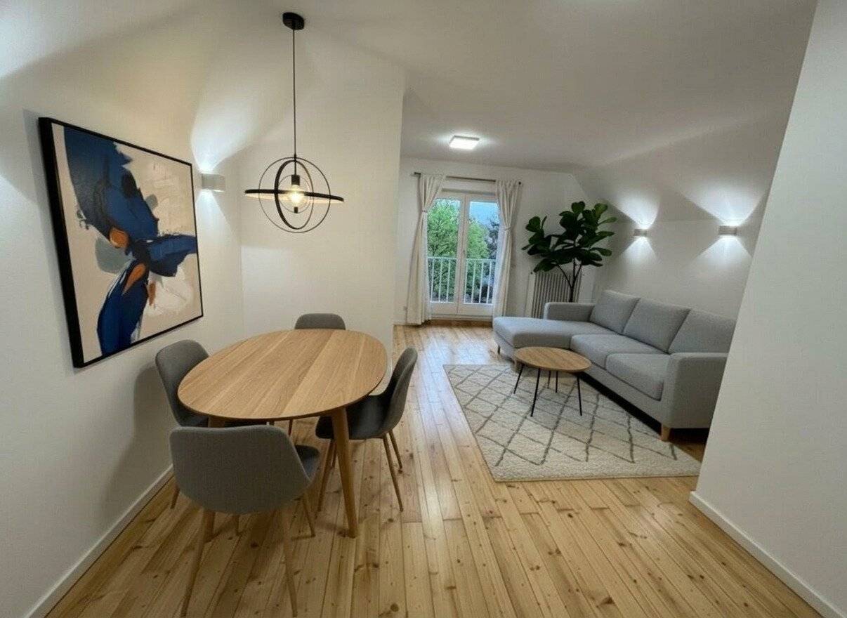 Attic apartment with terrace and view of greenery in a classic villa in the middle of Hietzing