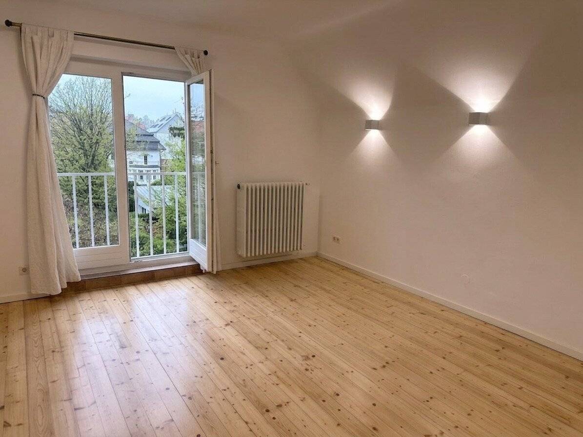 Attic apartment with terrace and view of greenery in a classic villa in the middle of Hietzing