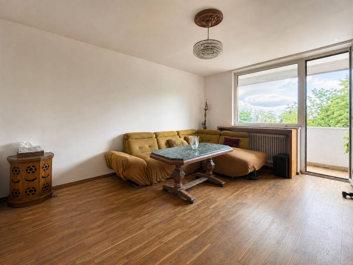 Bright apartment with south balcony loggia and parking space