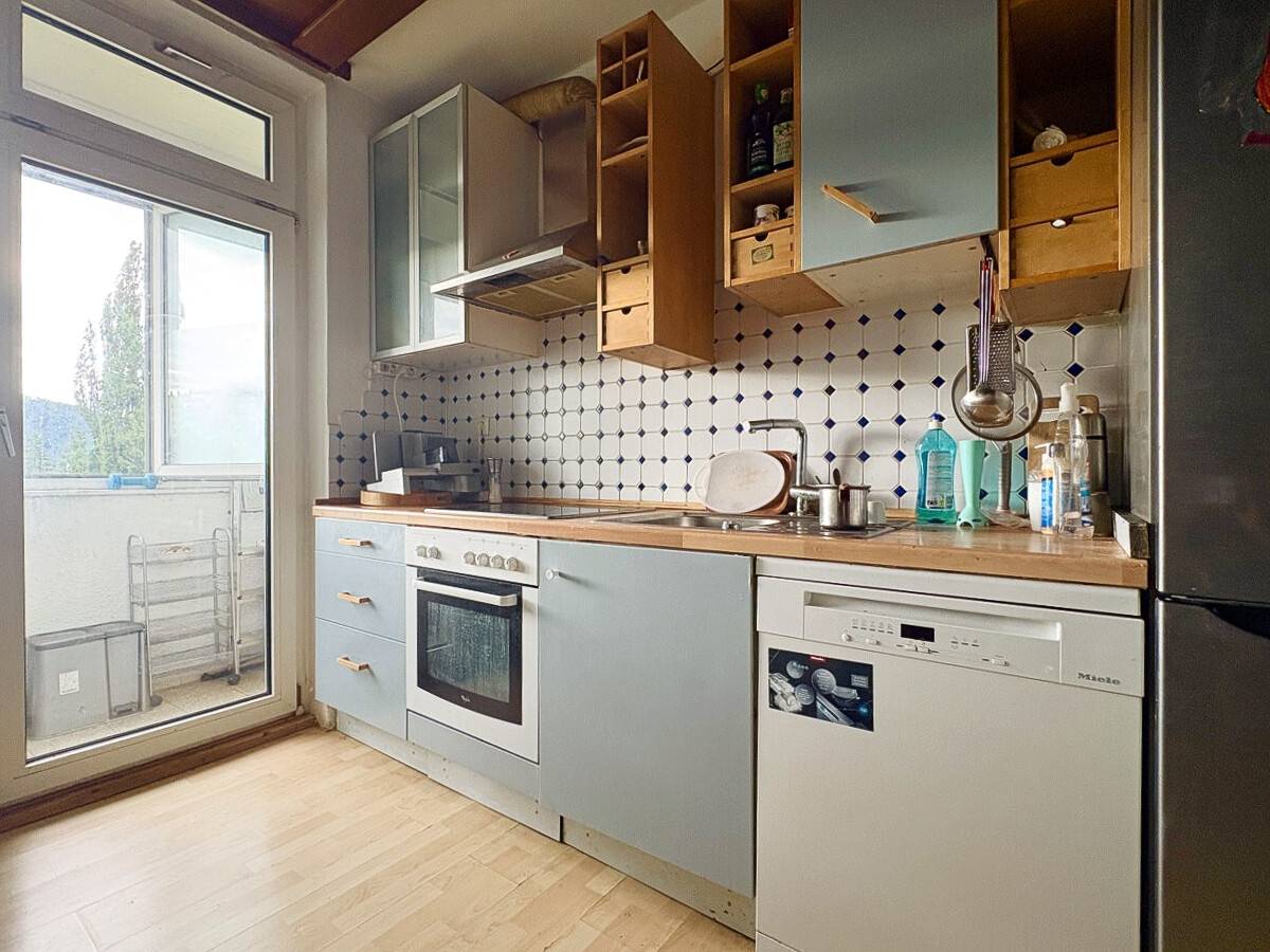 Bright apartment with south balcony loggia and parking space