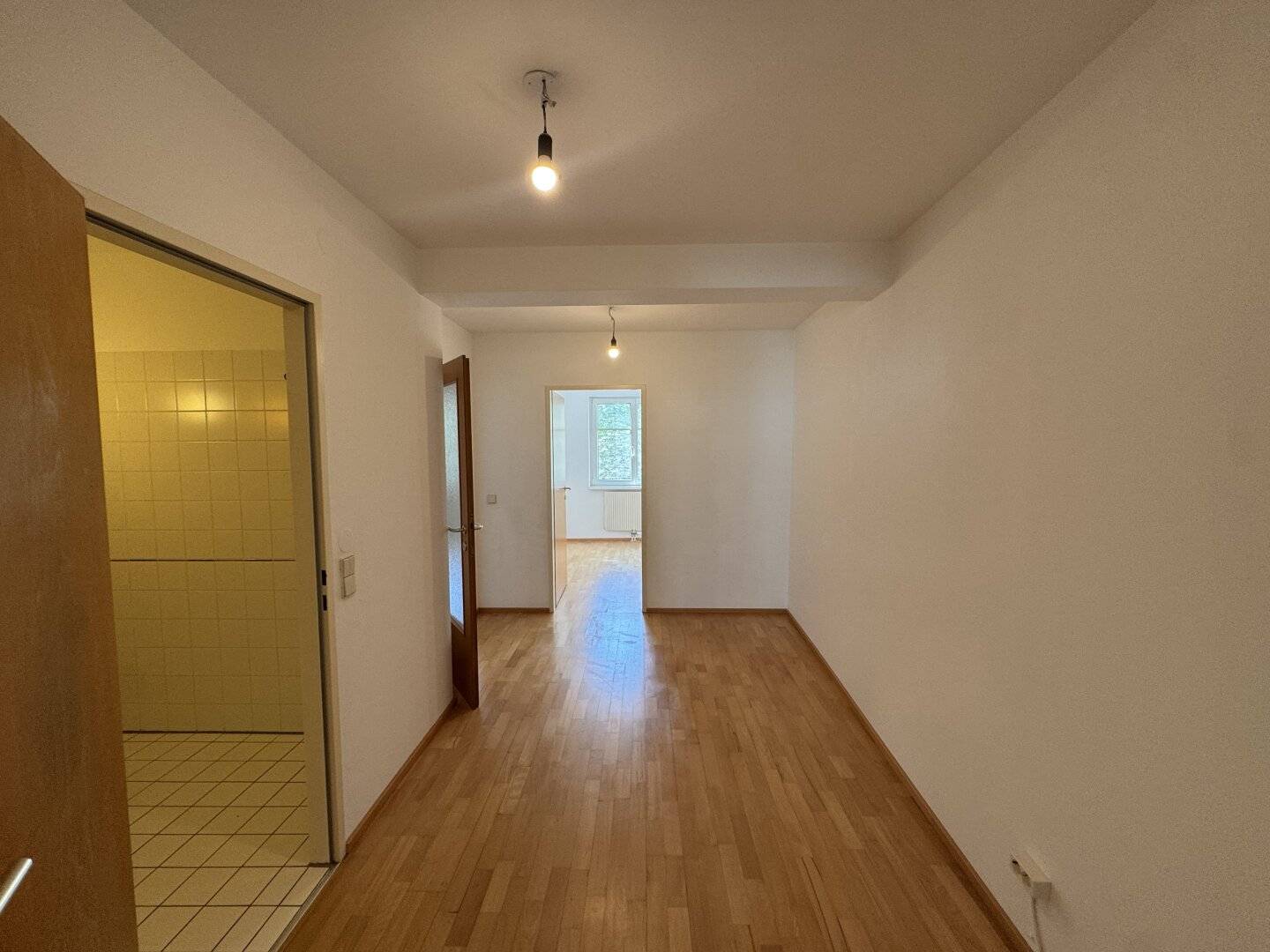 Couple or family favourite in central location near Gürtel Available immediately
