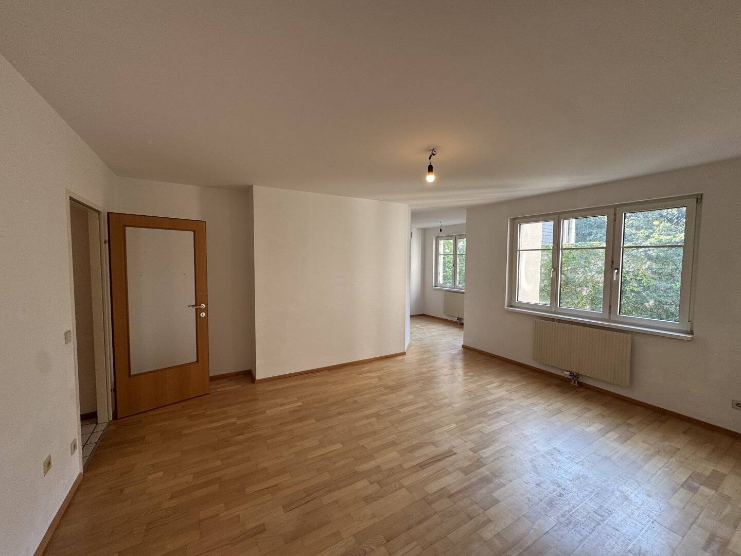 Couple or family favourite in central location near Gürtel Available immediately