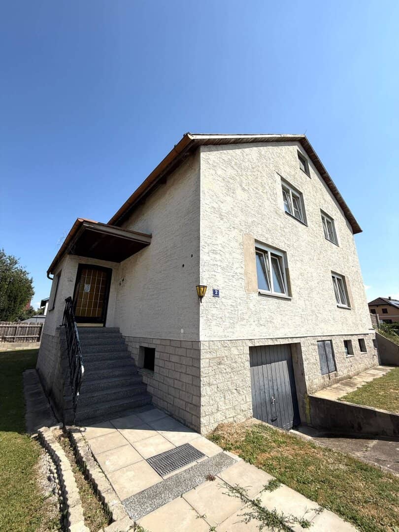 Großzügiges Haus in Traismauer mit Garten, Balkon &amp; Garage – renovierungsbedürftig!