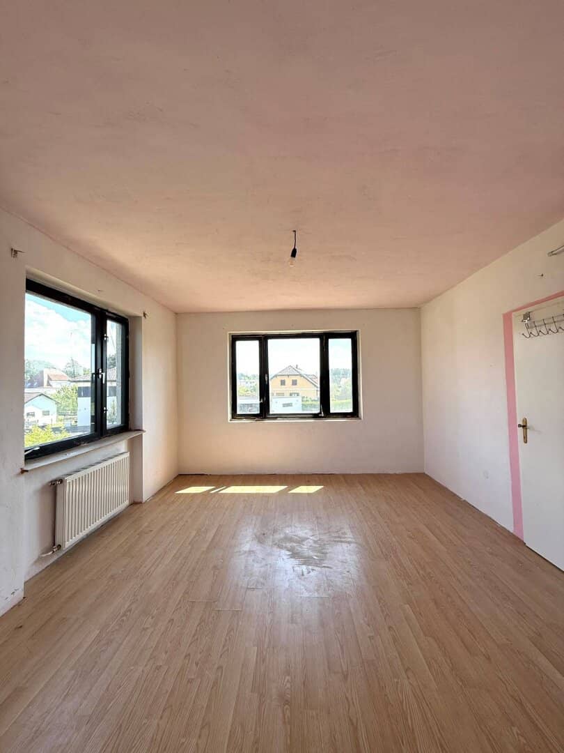 Großzügiges Haus in Traismauer mit Garten, Balkon &amp; Garage – renovierungsbedürftig!