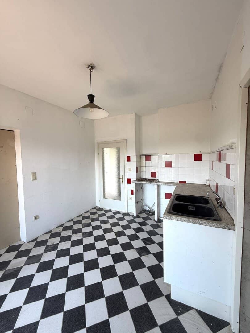 Großzügiges Haus in Traismauer mit Garten, Balkon &amp; Garage – renovierungsbedürftig!