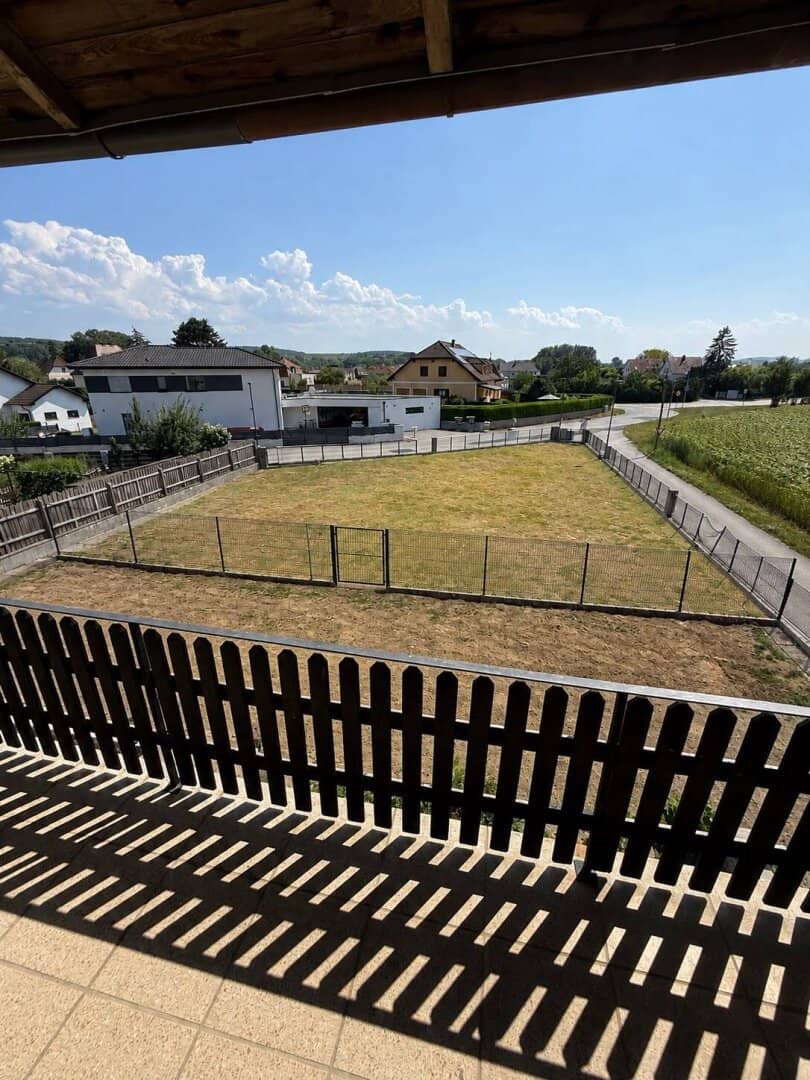 Großzügiges Haus in Traismauer mit Garten, Balkon &amp; Garage – renovierungsbedürftig!